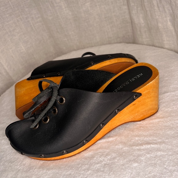 NWOT Kelsi Dagger Black and Tan Mules - Picture 2 of 5